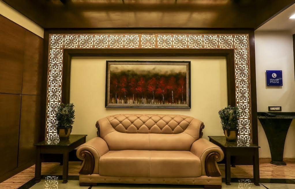 Golden Chariot Vasai Hotel Exterior foto